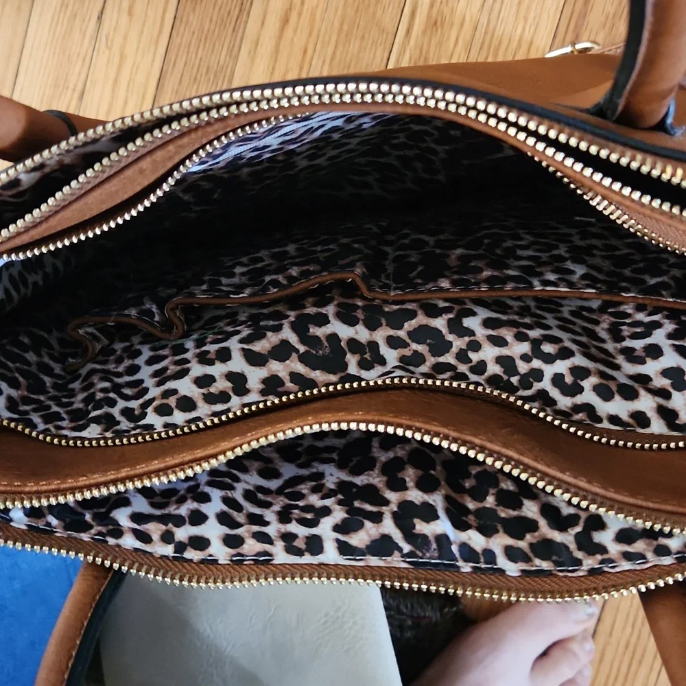 Handbag - Picture 2 of 3